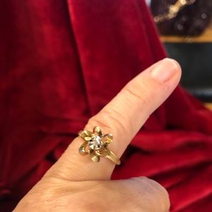 14K size 6. Diamond chip. Flower design.